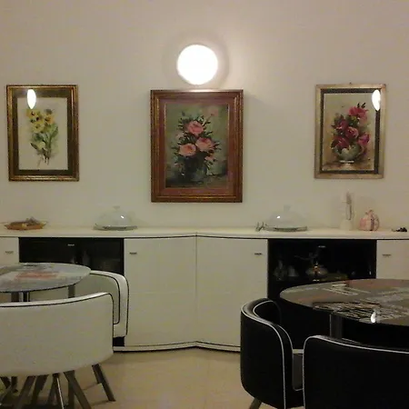 לינה וארוחת בוקר Antares